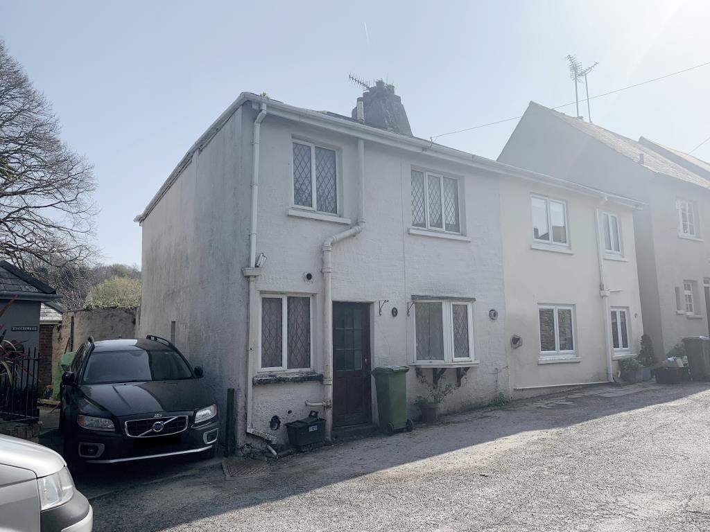 Lot: 67 - SEMI-DETACHED HOUSE FOR UPDATING -